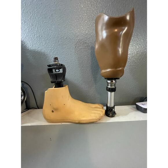 Ottobock Titan 4R52=5 Right Prosthetic Leg - Picture 10 of 11